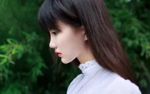 白裙子少女桌面壁纸_2
