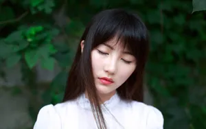 白裙子少女桌面壁纸_3