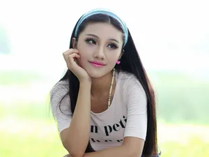 长发及腰美女桌面壁纸_3