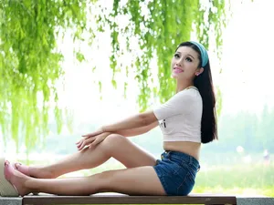 长发及腰美女桌面壁纸_5