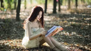 阅读书籍的美女图片_8