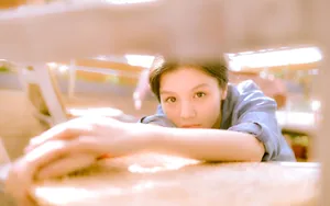 黄色清新美女写真图片_2