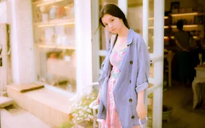 黄色清新美女写真图片_3