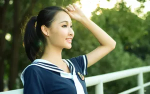 青春校园美女桌面壁纸_3
