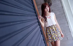 清纯白裙美女桌面壁纸_3