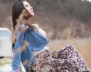 北汽BJ40性感车模电脑壁纸_3
