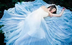 唯美森林美女写真壁纸_2