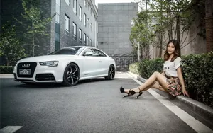 奥迪RS5美女模特壁纸_12