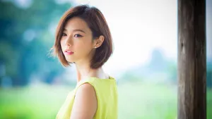 水嫩短发美女桌面壁纸_3
