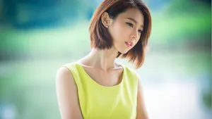 水嫩短发美女桌面壁纸_4