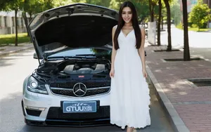 奔驰C63 AMG美女车模壁纸_10