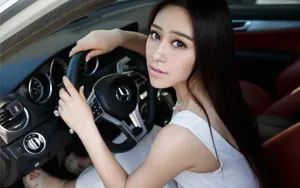 奔驰C63 AMG美女车模壁纸_13