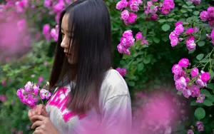 花海中的如花美女壁纸_3