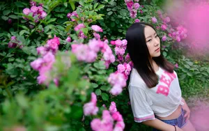 花海中的如花美女壁纸_4