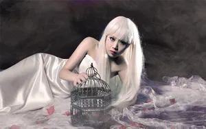 妖艳白发魔女美女壁纸