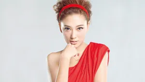美女应采儿图片壁纸