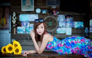 夏日甜美美女写真壁纸
