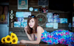 夏日甜美美女写真壁纸_7