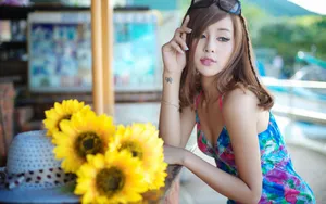 夏日甜美美女写真壁纸_19