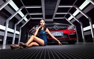 曲线美女模特刘露奔驰C260改装车_8