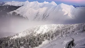 好看的雪山风景图片_5