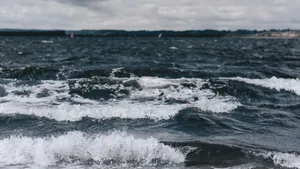 汹涌海浪浪花图片_2