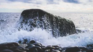 汹涌海浪浪花图片_6