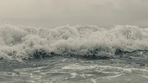 汹涌海浪浪花图片_8