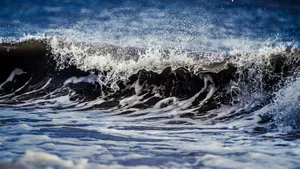 汹涌海浪浪花图片_12
