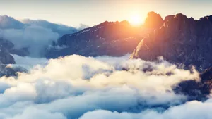 优美的山峰山顶图片_11
