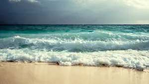 好看的海浪图片壁纸_5