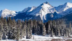 雪山风景桌面壁纸_2