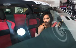 可人美女车模图片_2