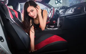 可人美女车模图片_3