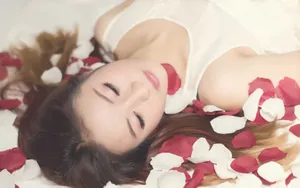 恋花美女桌面壁纸