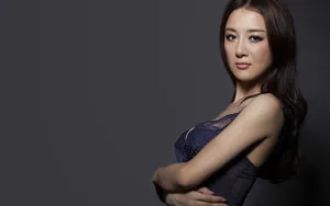 纯色背景诱惑女人图片壁纸_3