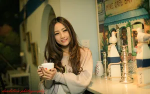 咖啡清纯美女写真壁纸