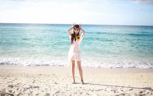 清纯少女海边写真桌面壁纸_4