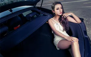 美女沐沐奥迪s5桌面壁纸
