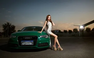 白皙美女车模奥迪A5壁纸_2
