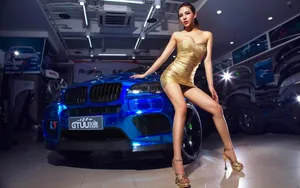 BMW宝马X6M改装车美女模特壁纸_3
