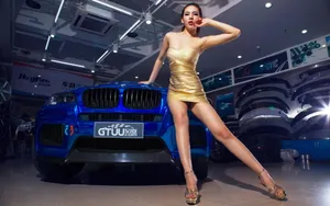 BMW宝马X6M改装车美女模特壁纸_5