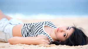 盛夏清凉美女桌面壁纸