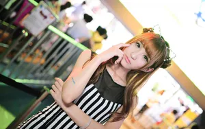 2013CJ展美女模特壁纸_12