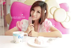 网络美女Hello Kitty清纯手机代言_7