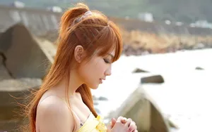 清纯美女海边摄影壁纸_3