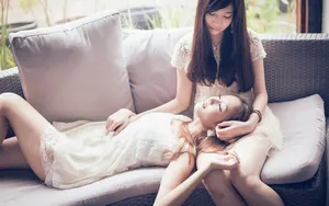 忧伤私房闺蜜美女桌面壁纸_5