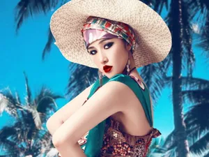 美女模特夏日沙滩壁纸_2