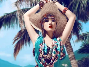 美女模特夏日沙滩壁纸_4