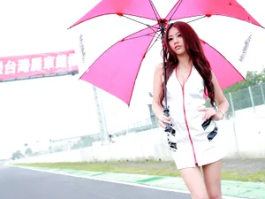 卖萌美女赛车车模壁纸_9